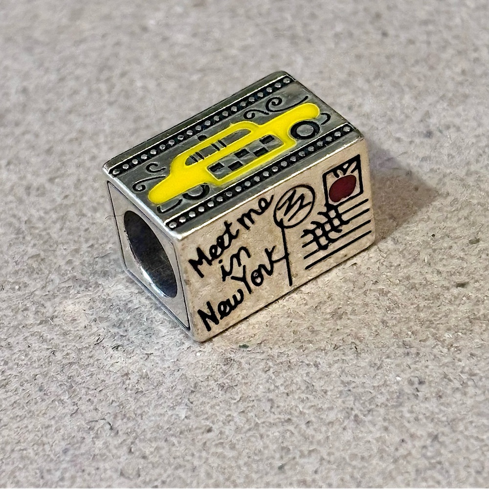 Brighton New York City Postcard bead Cab, skyline, apple, I 🖤 New York Retired